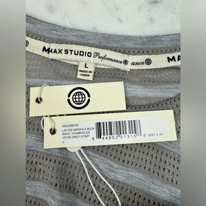 MAX STUDIO PERFORMANCE $49 Women L Peek A Book Back Thumbholes Strip Blue/gray